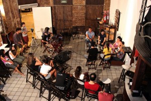 14983454867_d920bc4717_z