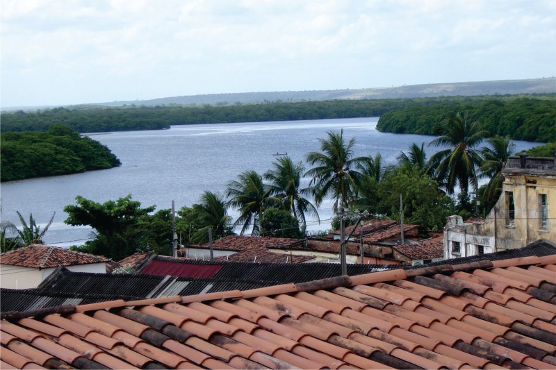 foto casas e rio - jpeg